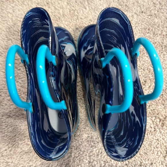 New! Boys Size 11 Shark Rainboots - Picture 4 of 6